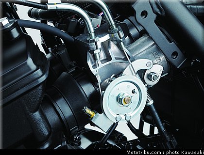kawasaki_2013_ninja_300_30.jpg
