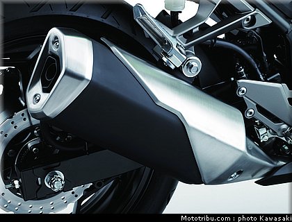 kawasaki_2013_ninja_300_32.jpg