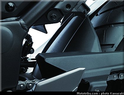 kawasaki_2013_ninja_300_35.jpg
