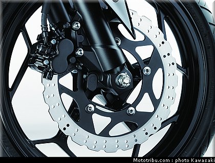 kawasaki_2013_ninja_300_36.jpg