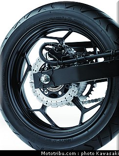 kawasaki_2013_ninja_300_38.jpg