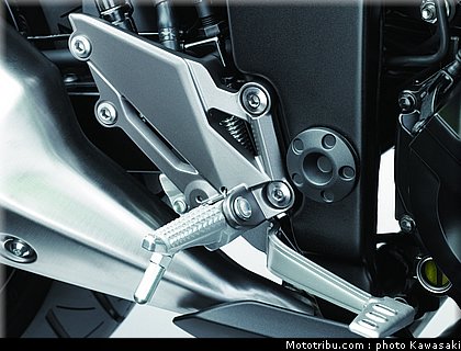 kawasaki_2013_ninja_300_39.jpg