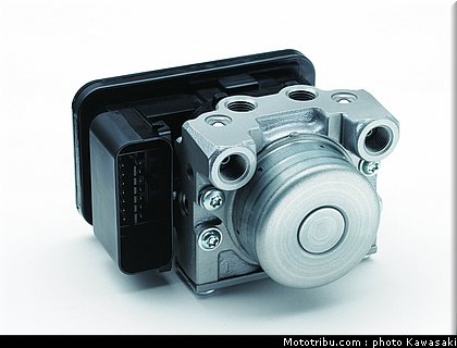 kawasaki_2013_ninja_300_43.jpg
