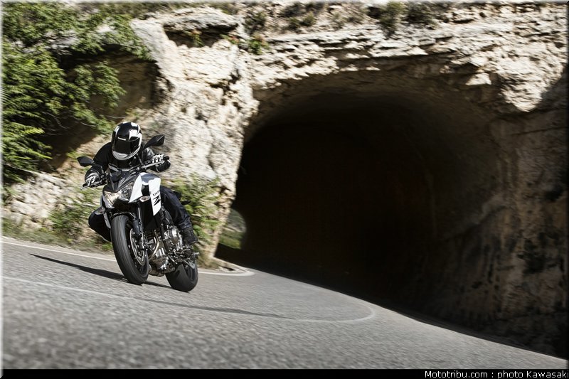 kawasaki_2013_z800_007