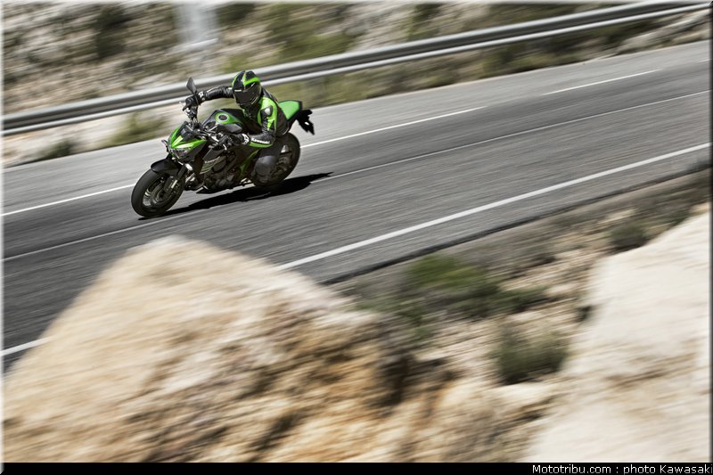 kawasaki_2013_z800_008