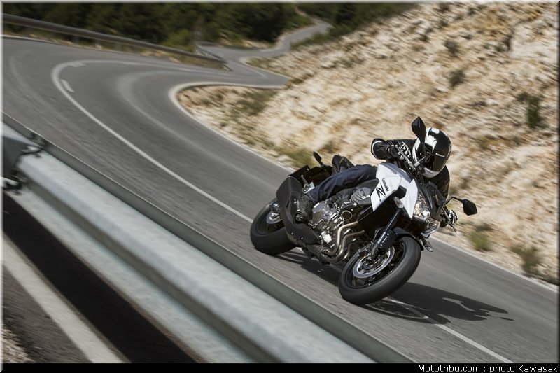kawasaki_2013_z800_012