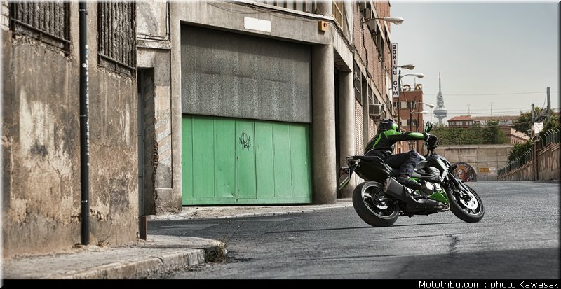 kawasaki_2013_z800_014