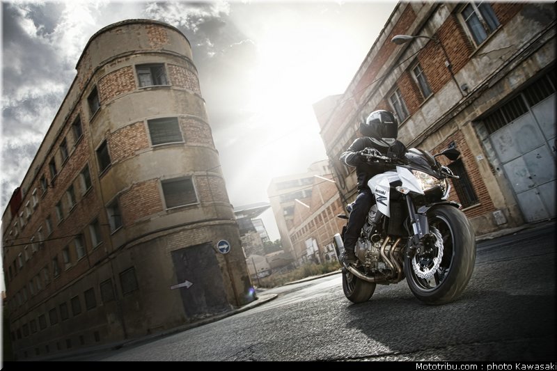 kawasaki_2013_z800_015