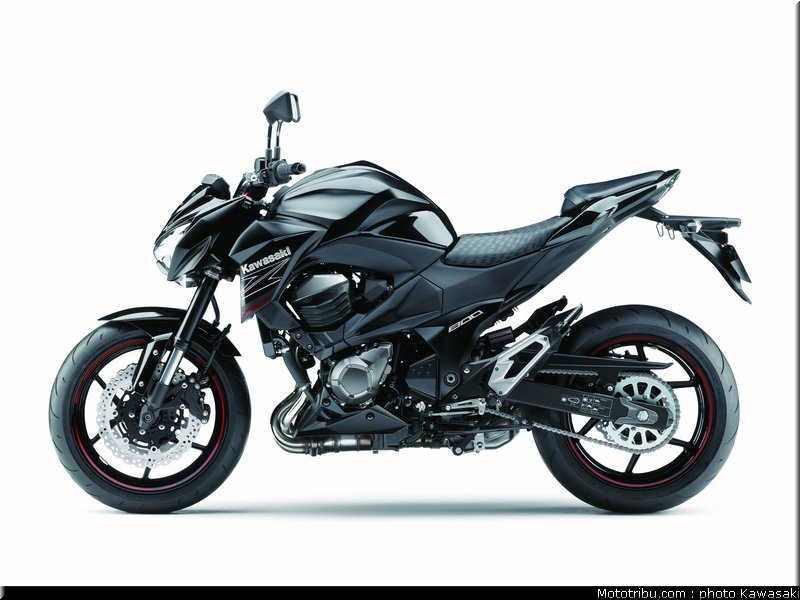 kawasaki_2013_z800_022