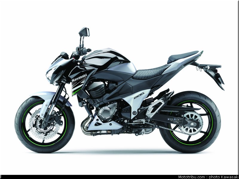 kawasaki_2013_z800_032