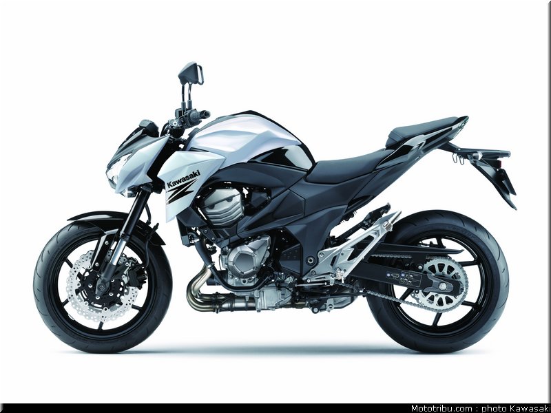kawasaki_2013_z800_041