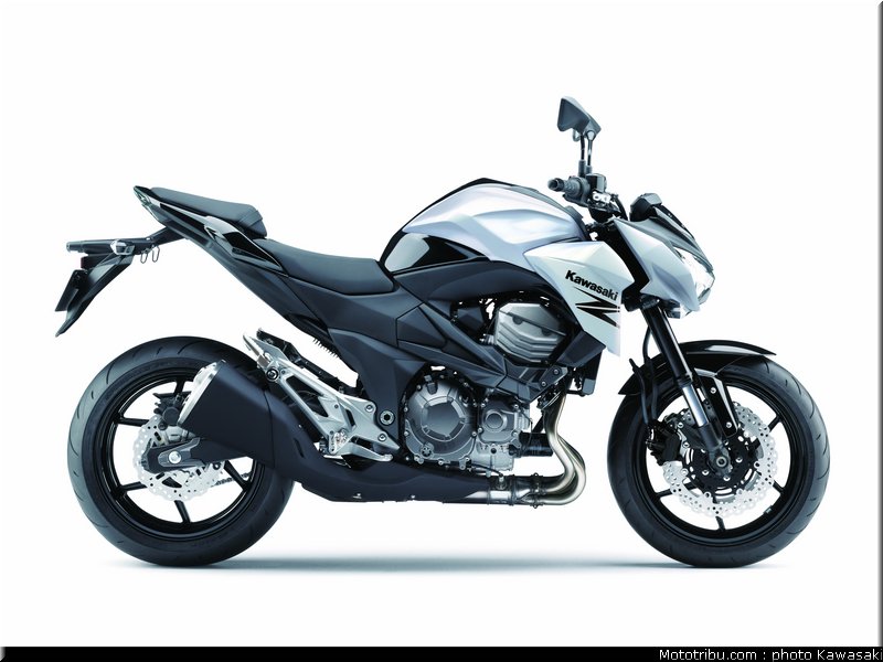 kawasaki_2013_z800_042