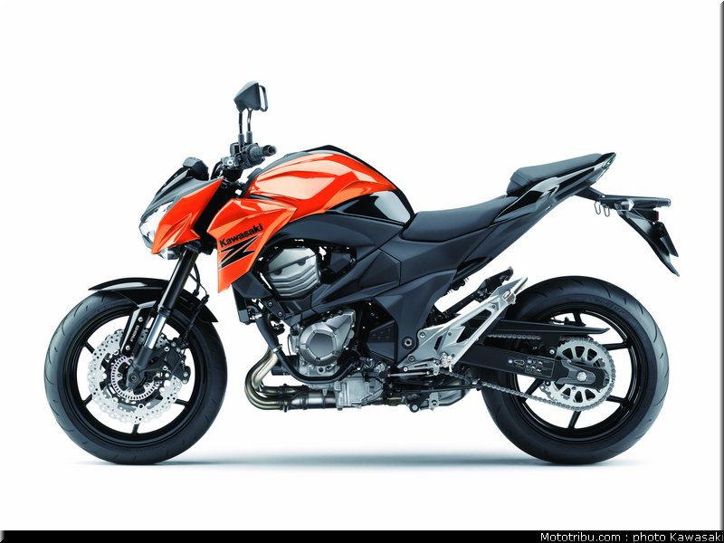 kawasaki_2013_z800_046