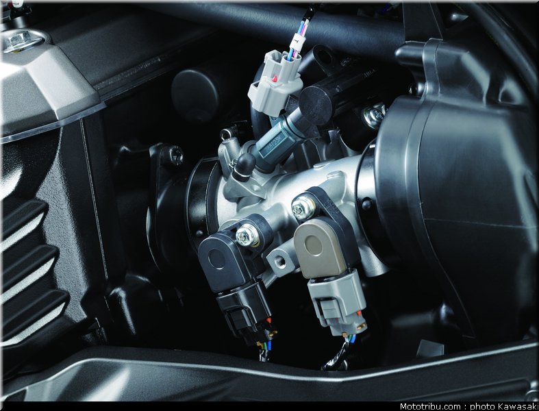 kawasaki_2013_z800_053