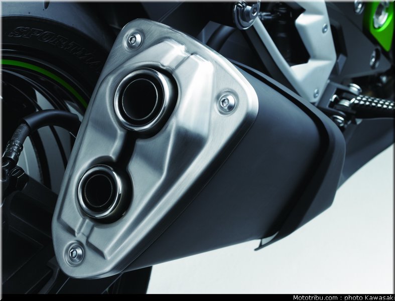 kawasaki_2013_z800_055