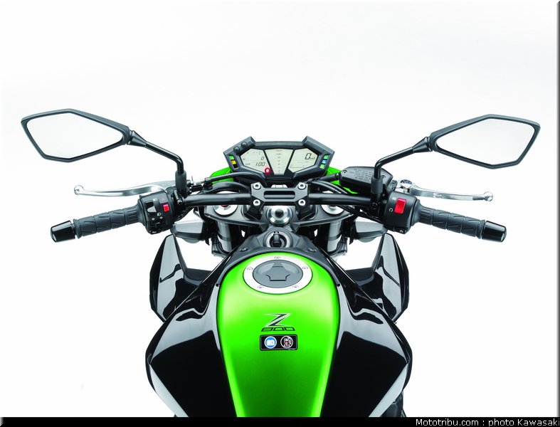 kawasaki_2013_z800_058