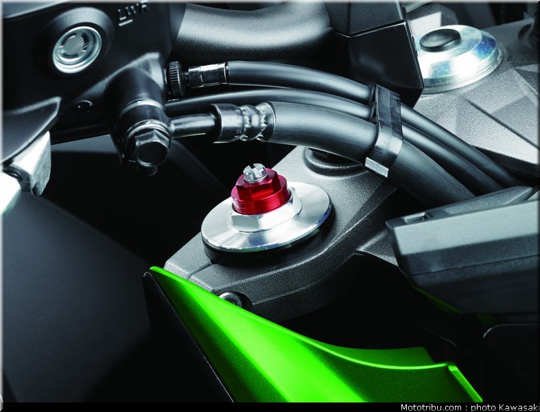 kawasaki_2013_z800_064