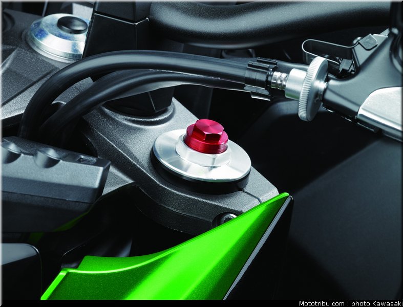 kawasaki_2013_z800_065