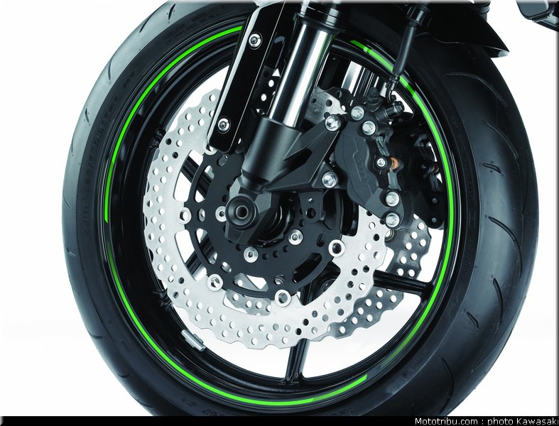 kawasaki_2013_z800_066