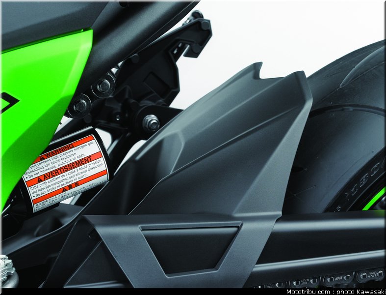 kawasaki_2013_z800_069
