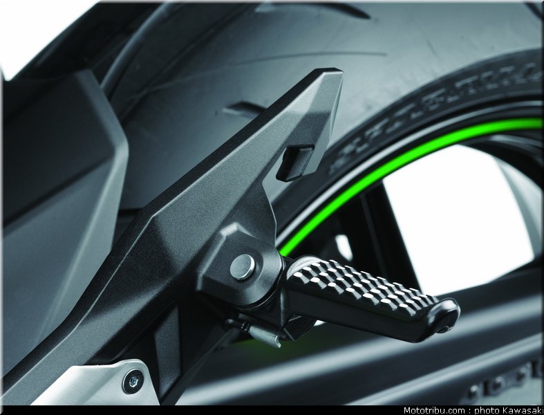 kawasaki_2013_z800_070