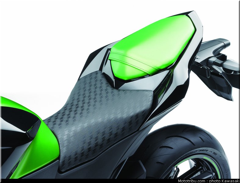 kawasaki_2013_z800_071