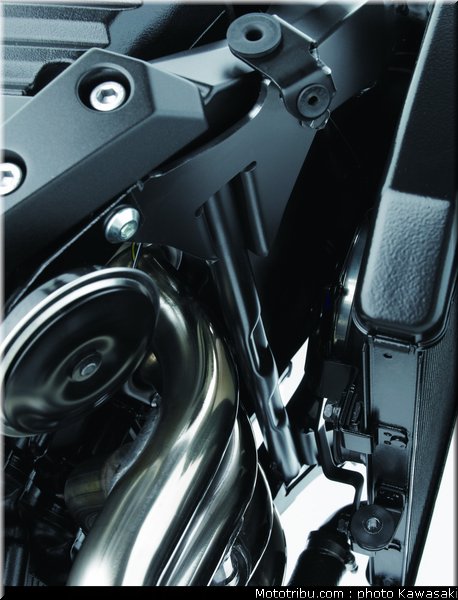 kawasaki_2013_z800_081
