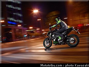 kawasaki_2013_z800_004.jpg