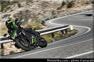 kawasaki_2013_z800_005.jpg