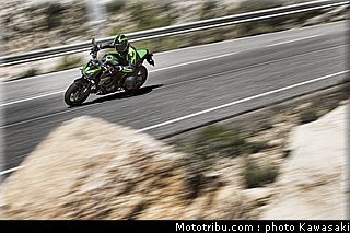 kawasaki_2013_z800_008.jpg