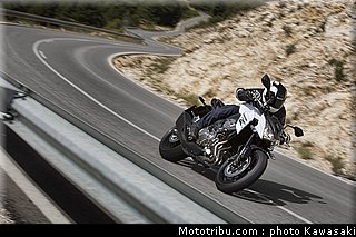kawasaki_2013_z800_012.jpg