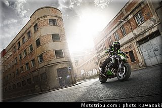 kawasaki_2013_z800_016.jpg
