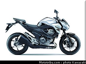 kawasaki_2013_z800_042.jpg