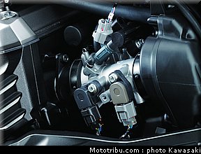 kawasaki_2013_z800_053.jpg