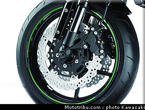 kawasaki_2013_z800_066.jpg