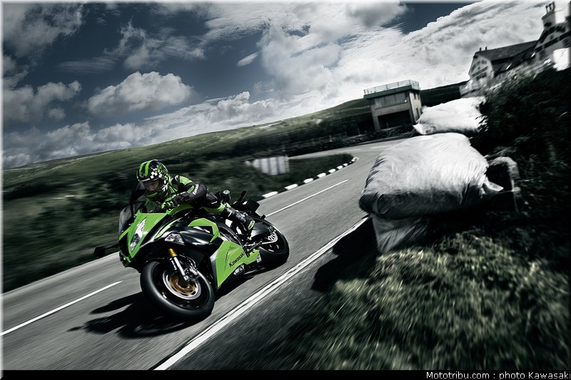 kawasaki_2013_zx_6r_001