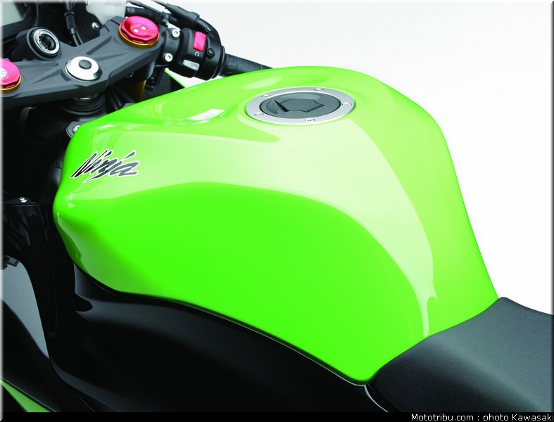 kawasaki_2013_zx_6r_017