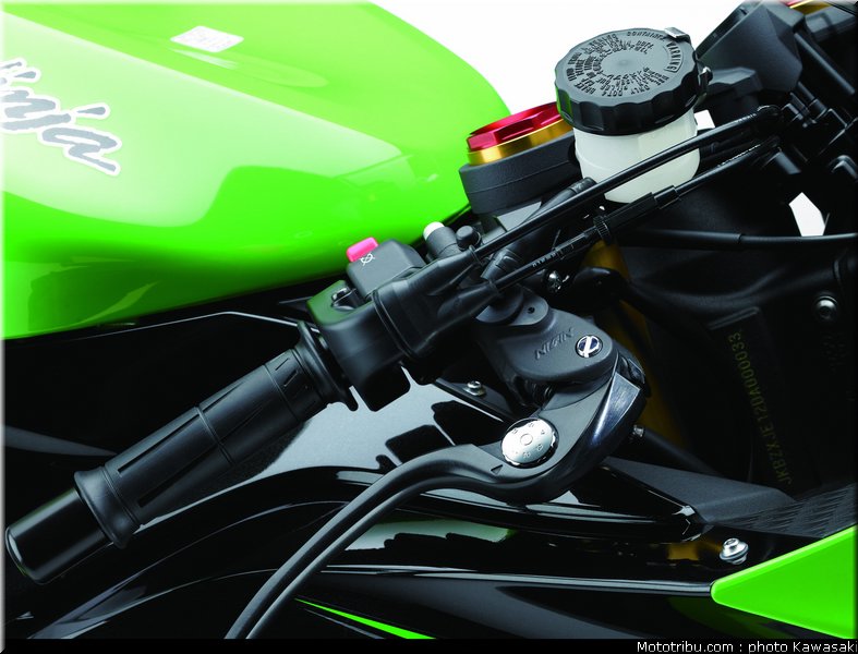 kawasaki_2013_zx_6r_020
