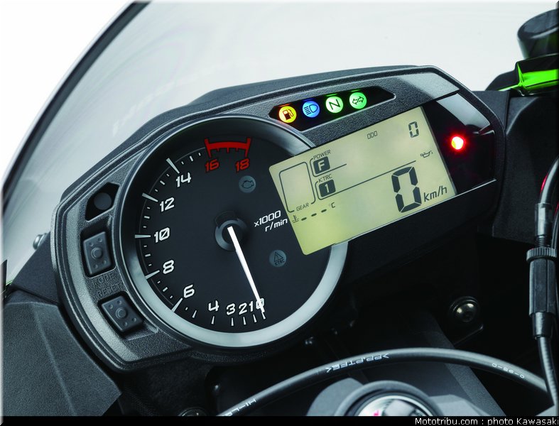 kawasaki_2013_zx_6r_021