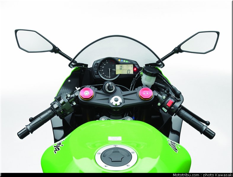 kawasaki_2013_zx_6r_022