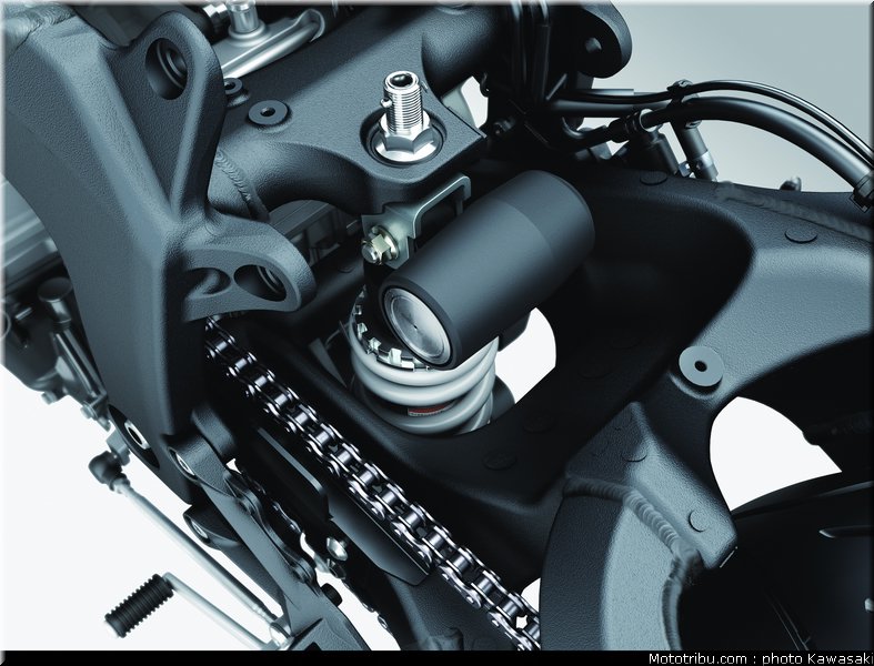 kawasaki_2013_zx_6r_040