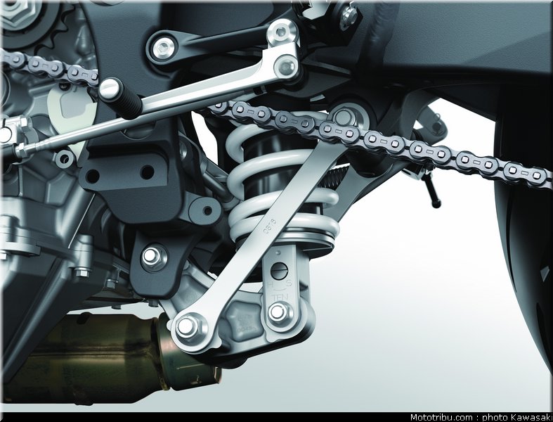 kawasaki_2013_zx_6r_042