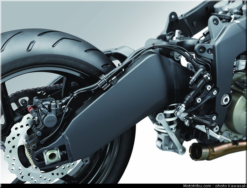 kawasaki_2013_zx_6r_043