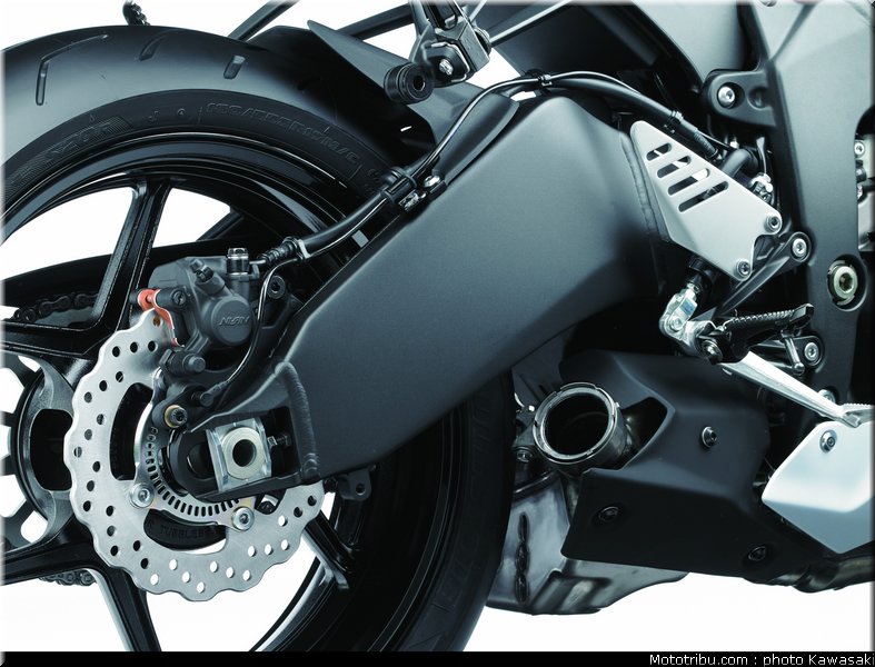 kawasaki_2013_zx_6r_044