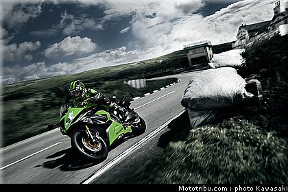 kawasaki_2013_zx_6r_001.jpg