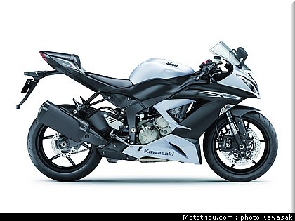 kawasaki_2013_zx_6r_014.jpg