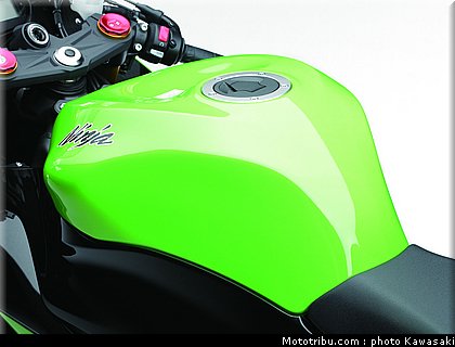 kawasaki_2013_zx_6r_017.jpg