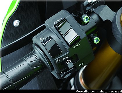 kawasaki_2013_zx_6r_019.jpg