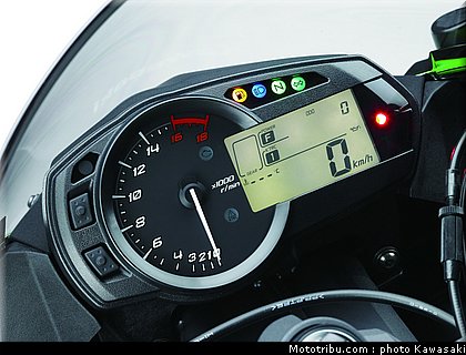 kawasaki_2013_zx_6r_021.jpg