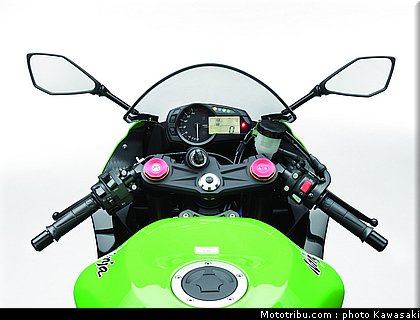 kawasaki_2013_zx_6r_022.jpg